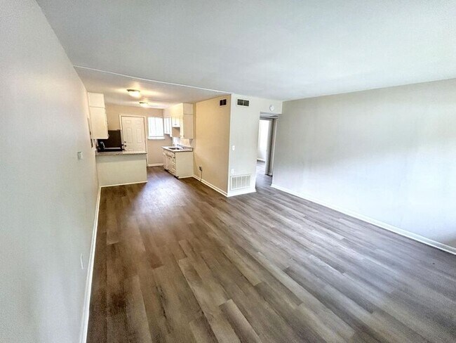 Foto del edificio - 7736 Rugby Ave