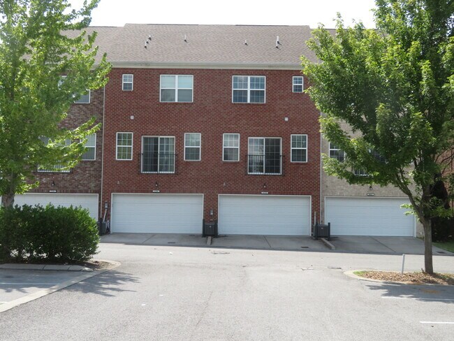 Parte trasera del edificio - 2108 Middle Tennessee Blvd