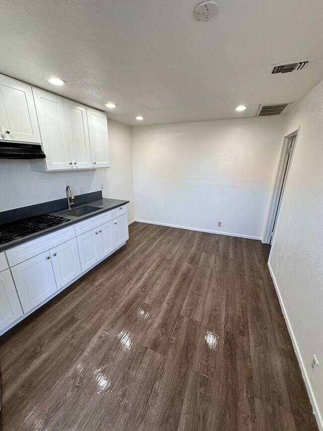 Foto del edificio - 836 N Amelia Ave