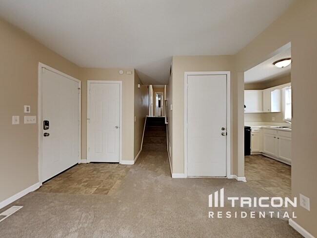 Building Photo - 238 Hampton Dr