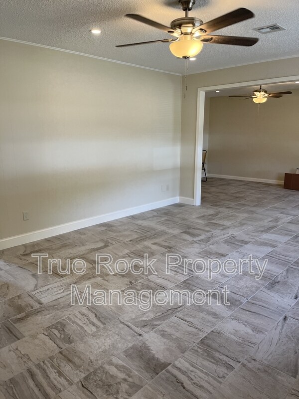 Foto del edificio - 14145 Cr 3500 Lp