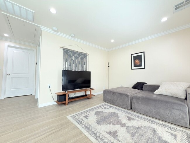 Building Photo - Wonderful 1 Bed + 1 Bath ADU