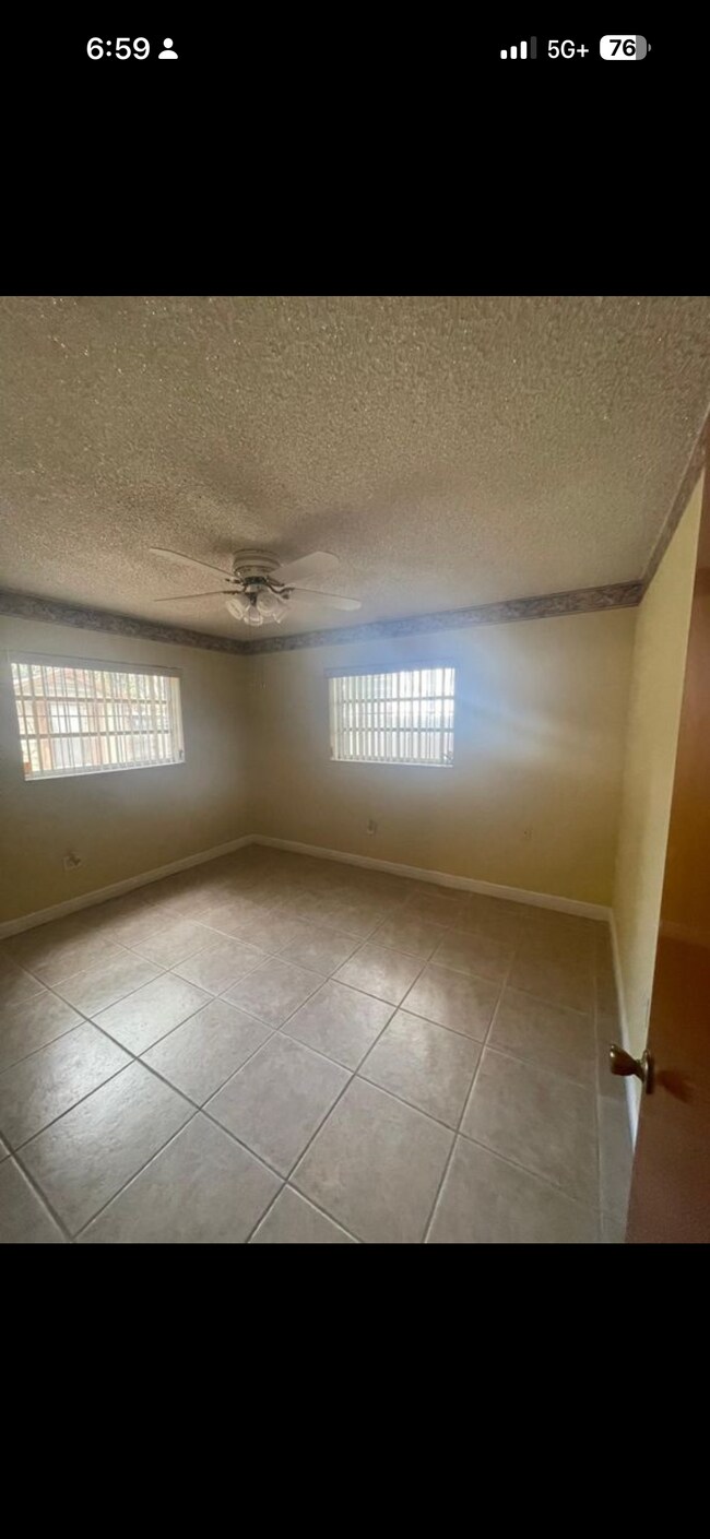 Foto del edificio - 2936 SW 11th St