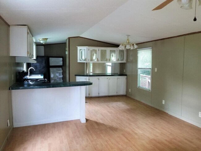 Building Photo - 8 Hezekiah Lunsford Ln #1