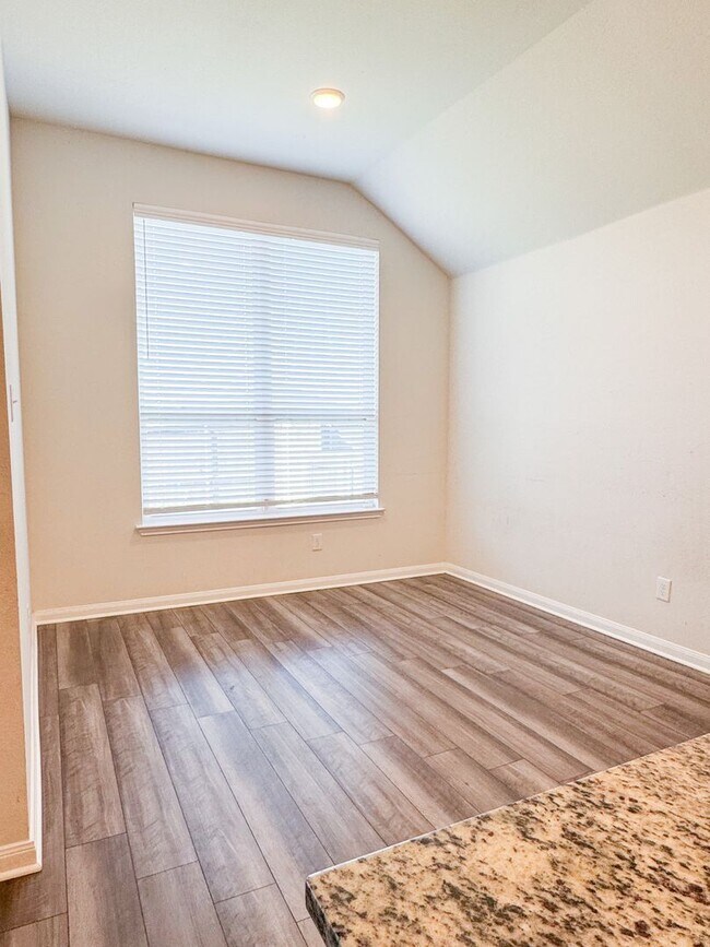 Building Photo - Perfect home in a perfect location!