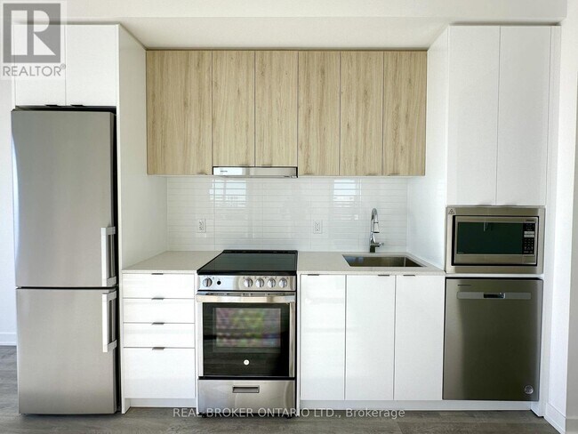 Photo du bâtiment - 30 Upper Mall Wy