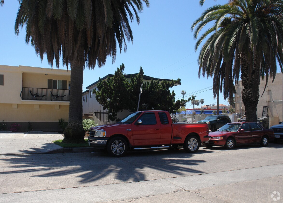 Foto del edificio - 835 Thomas Ave