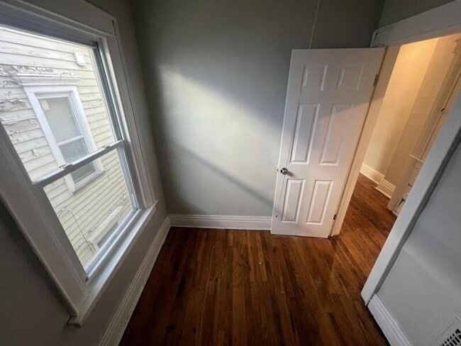 Building Photo - 65 Woodlawn St