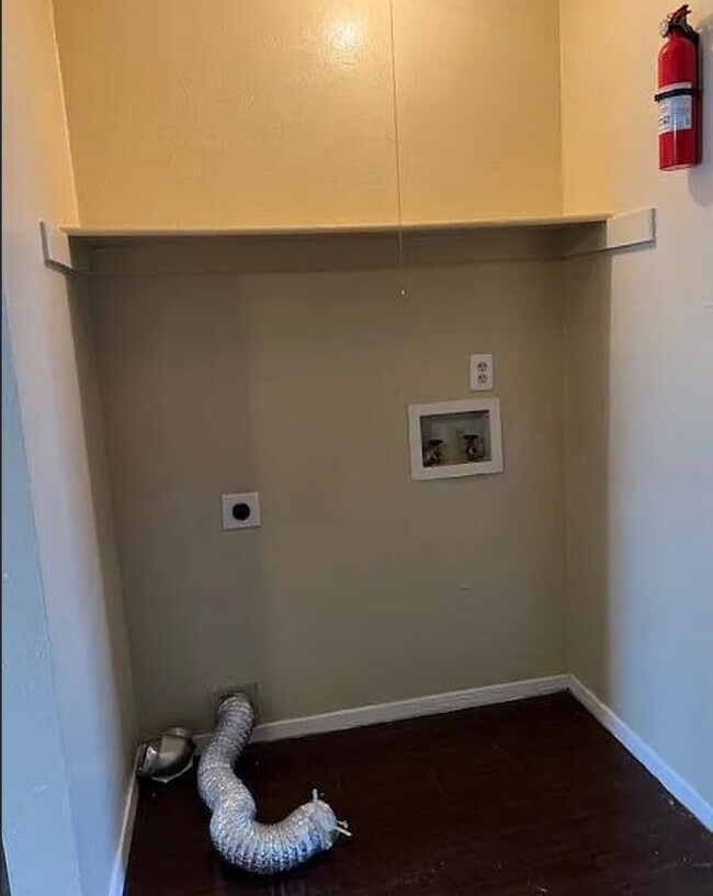 Conexión para lavadora y secadora - 10500 Lake June Rd