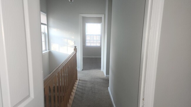 Building Photo - "Spacious 3-Bedroom Townhouse with Finishe...