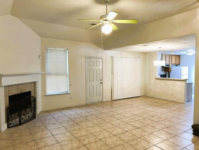 Building Photo - 34511 Park Green Dr