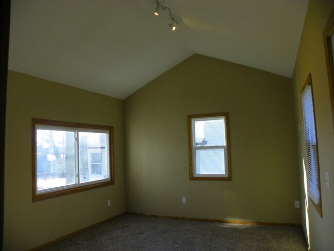 Foto del edificio - SW 3 bedroom 1 bath with appliances.