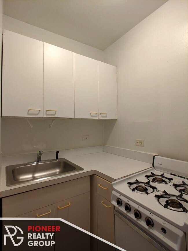 Foto del edificio - 546 W Wellington Ave