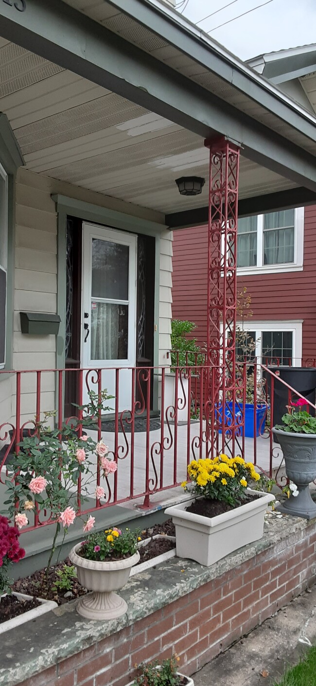 Private entrance - 715 N McBride St