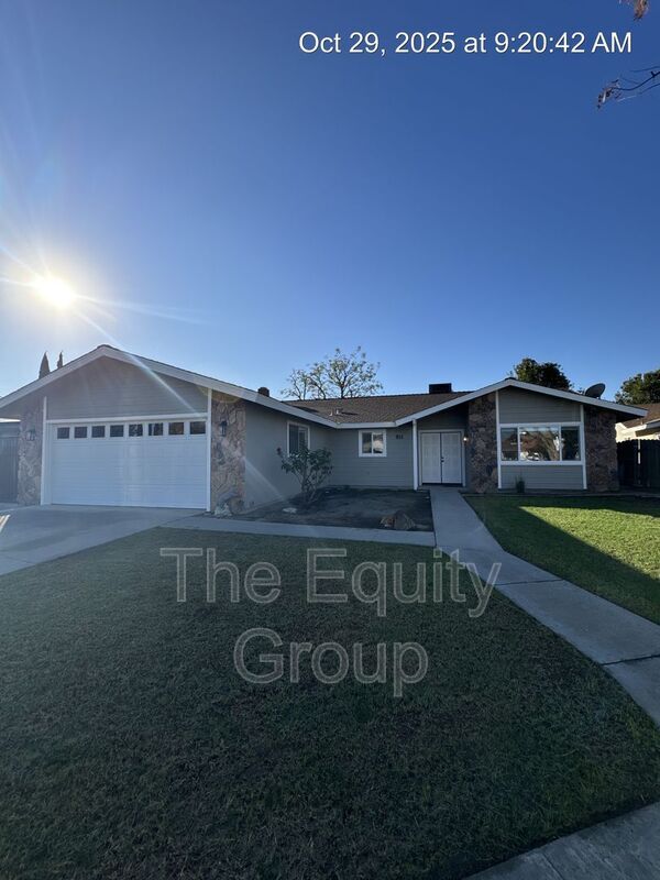 Foto del edificio - 951 Orangewood Ct