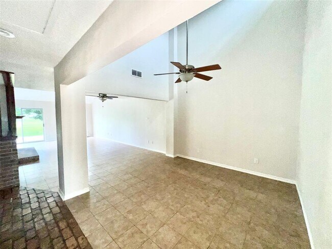 Building Photo - 1820 Veranda Dr