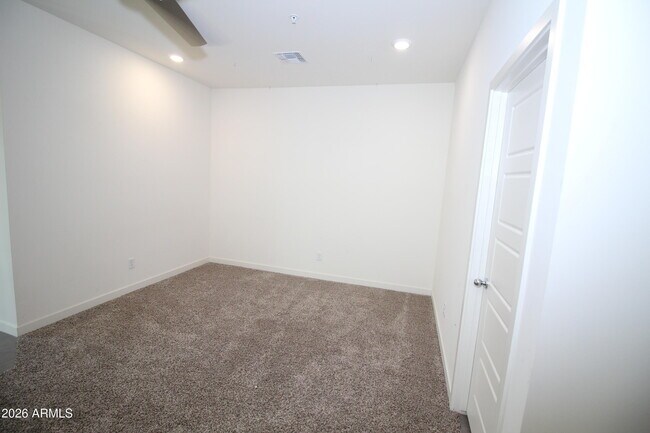 Foto del edificio - 2215 W Harmont Dr