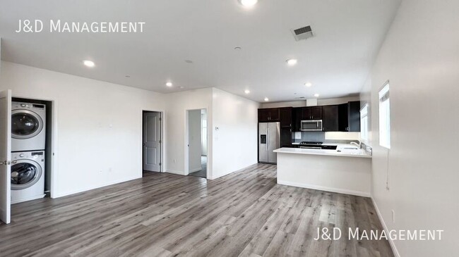 Building Photo - 1136 Fresno St