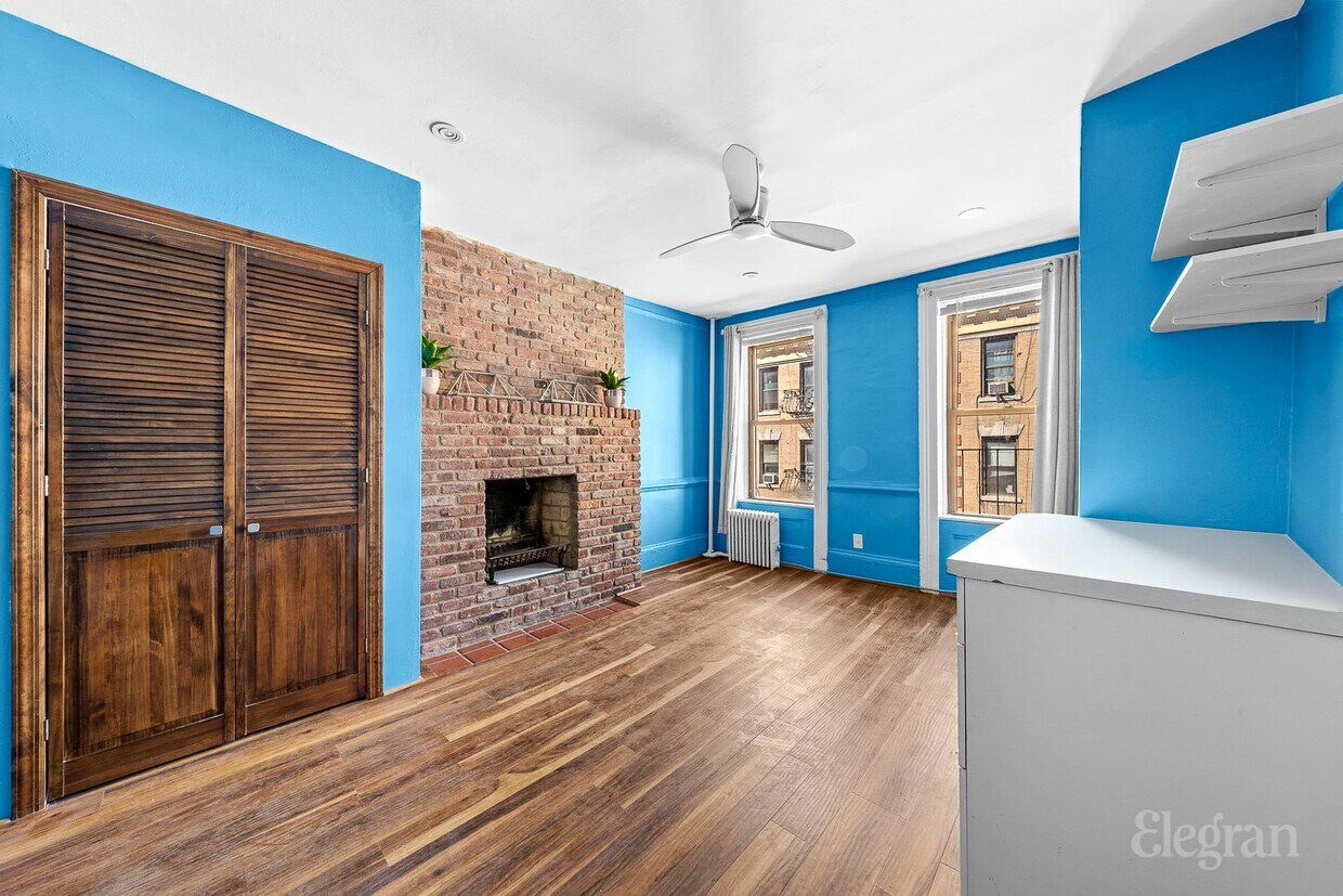 Primary Photo - 22 Cornelia St