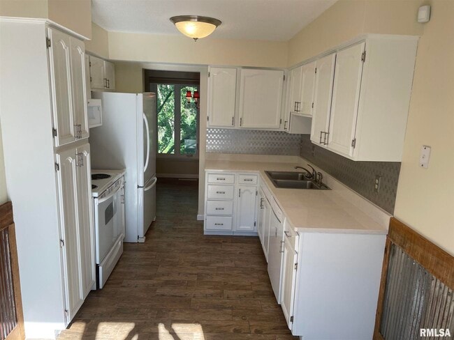 Building Photo - 3052 Parkwild Dr