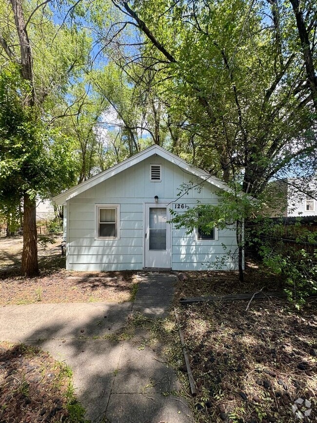 Building Photo - 126 E Brookside St
