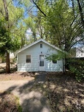 Building Photo - 126 E Brookside St