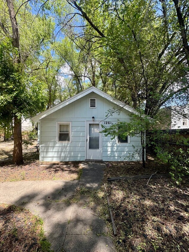 Primary Photo - E. Brookside- 126