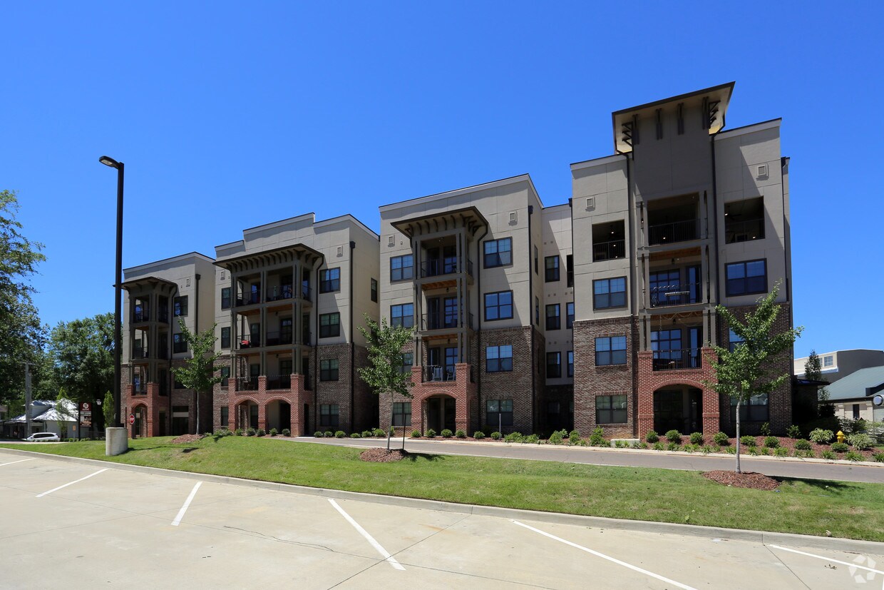 Comunidad - The Balcony MSU | Student Housing