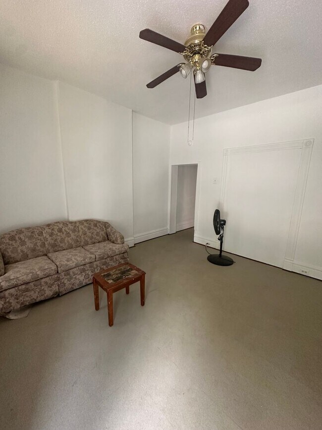 Foto del edificio - Amazing 2 Bedroom 1 Bathroom Home