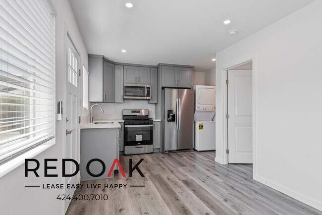 Foto del edificio - ~1 Month FREE~ + LOW DEPOSIT! Sunlit and S...