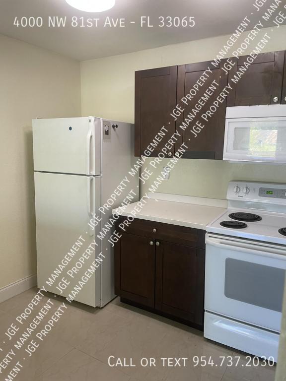 Foto del edificio - 4000 NW 81st Ave