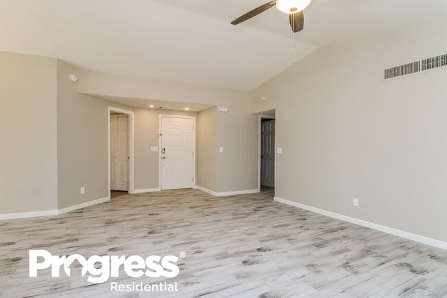 Foto del edificio - 9990 E Falcon Point Dr