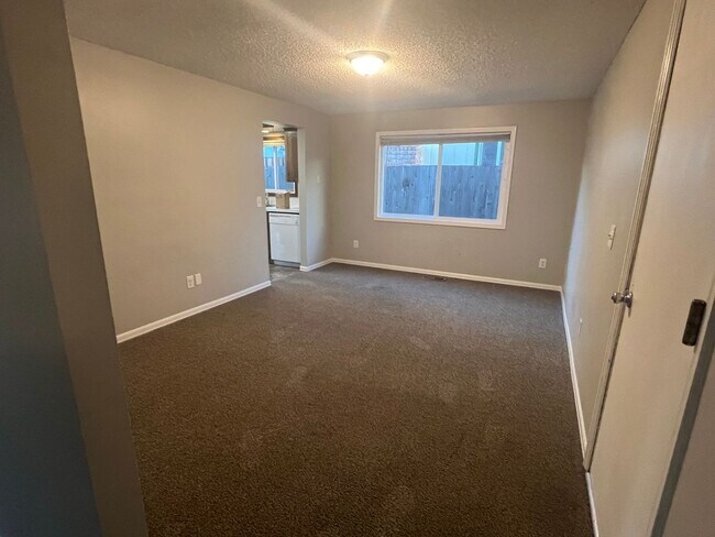 Building Photo - 3 Bedroom Ranch