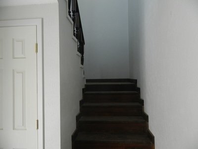 Building Photo - Modern and updated 4 bedroom 3 bath Walk t...