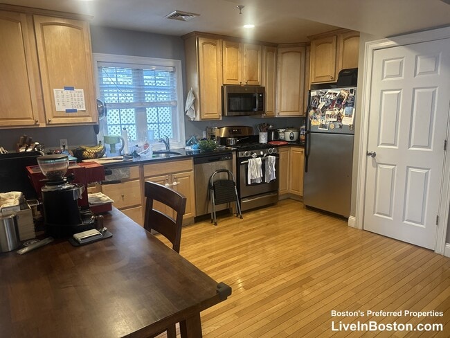 Building Photo - 144 Calumet St