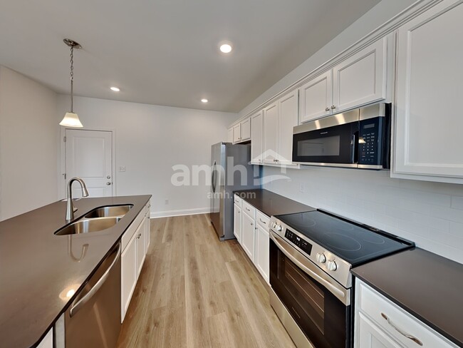 Building Photo - 215 Deanscroft Dr