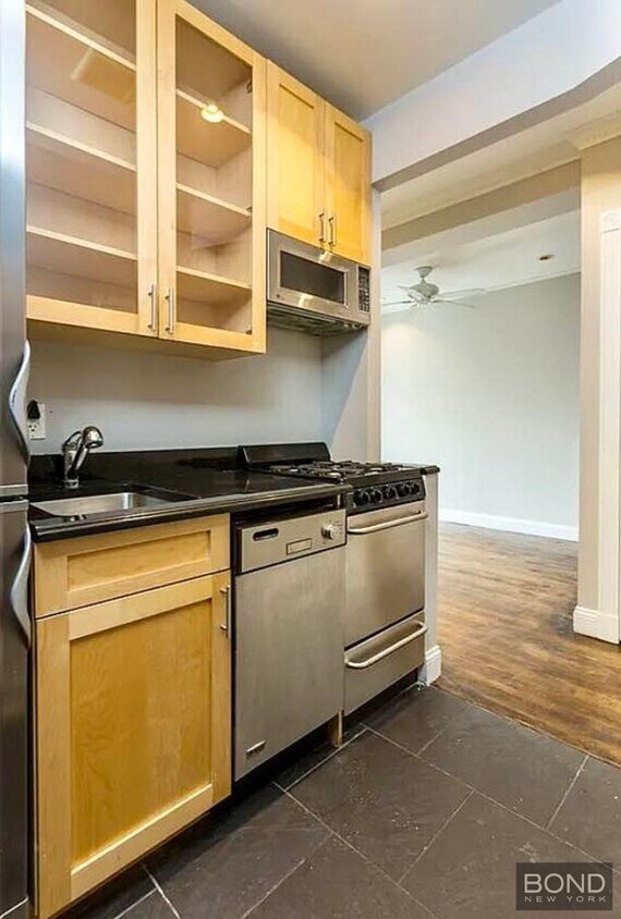 Primary Photo - 234 Mott St