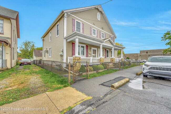 Foto del edificio - 443 14th Ave