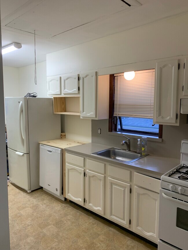 Cocina - 76 Boiling Springs Ave