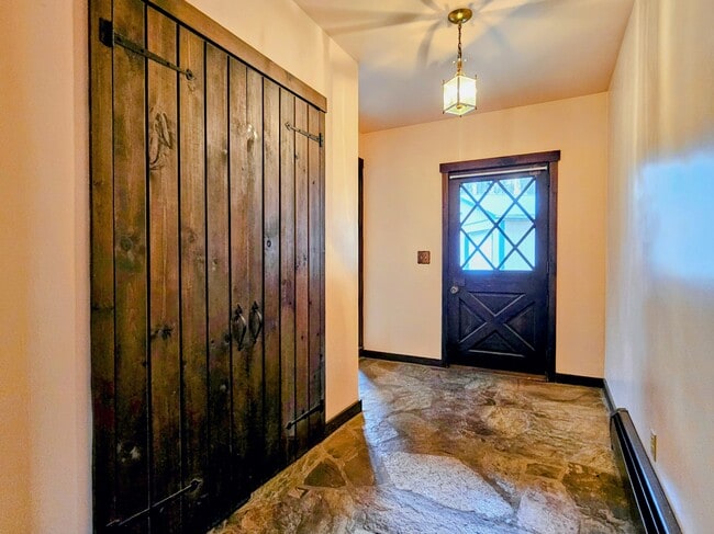 Foto del edificio - 135 Fraelich Rd