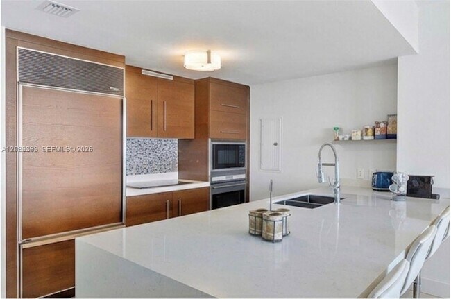 Building Photo - 465 Brickell Ave