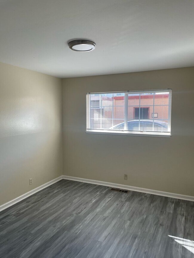 Foto del edificio - 2130 Main St