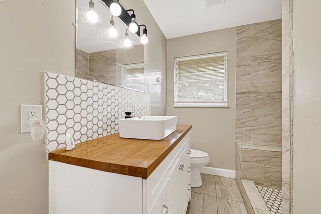 Foto del edificio - 4319 Howcher St