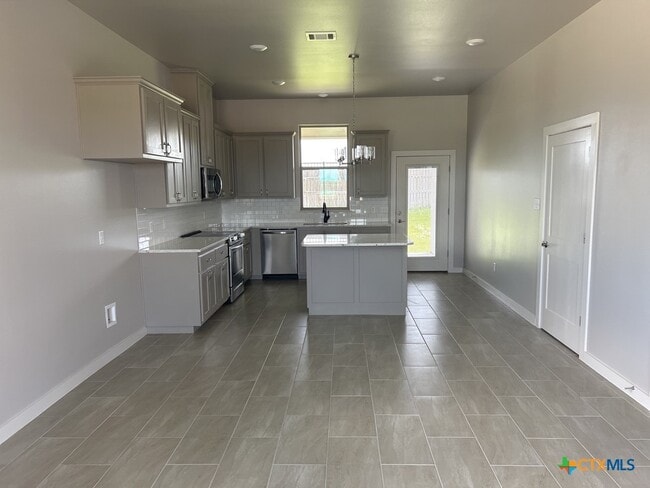 Building Photo - 5009 White Rose Dr