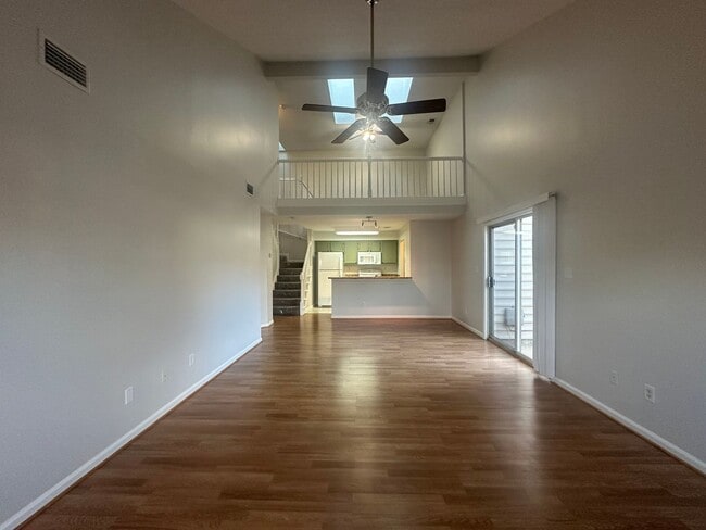 Foto del edificio - Bright and Spacious Greenbrier Fairways Condo