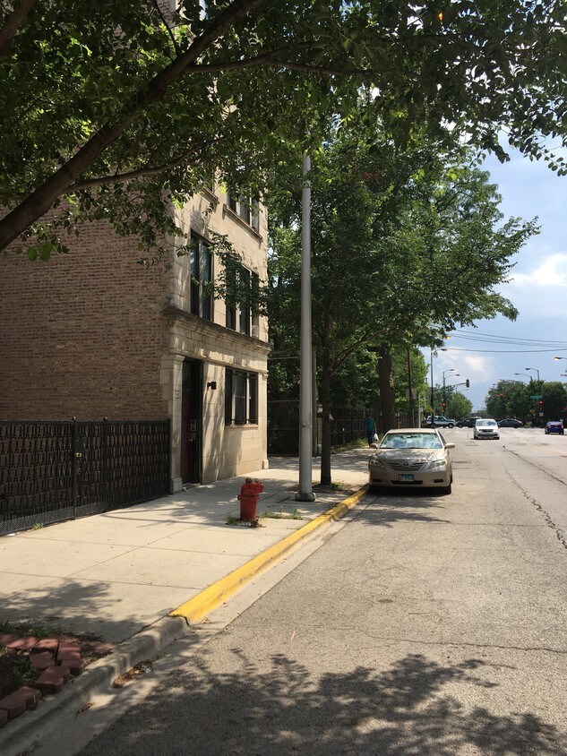 Primary Photo - 1111 S Racine Ave