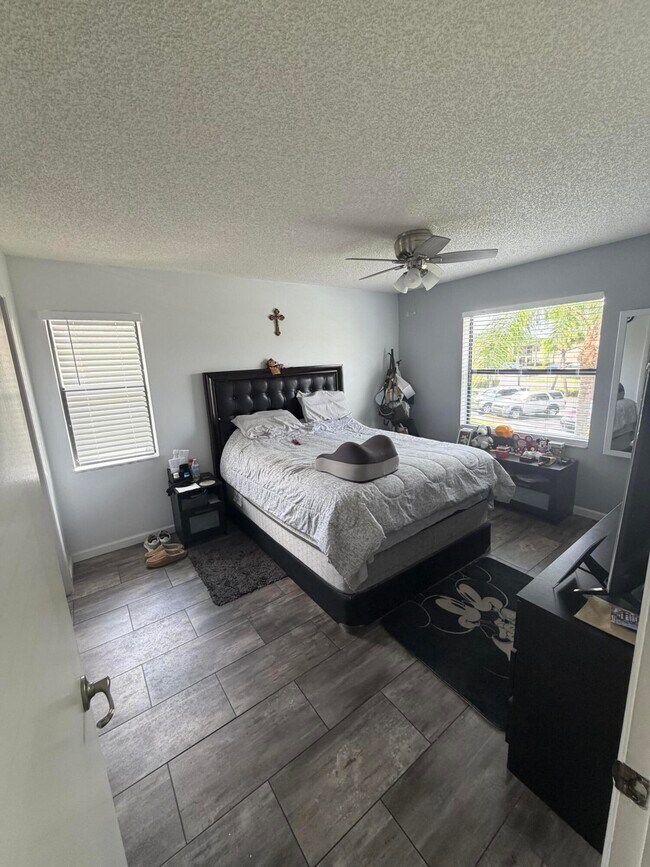 Foto del edificio - 7161 Golf Colony Ct