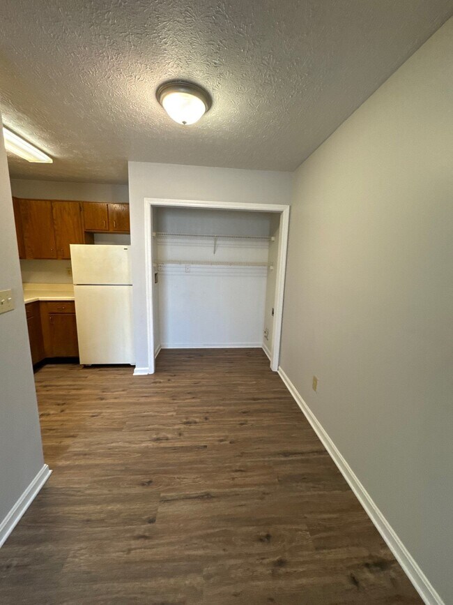 Foto del edificio - 4101 Blue Lick Ct