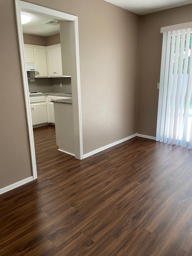 Building Photo - 2109 Oakvista Cir