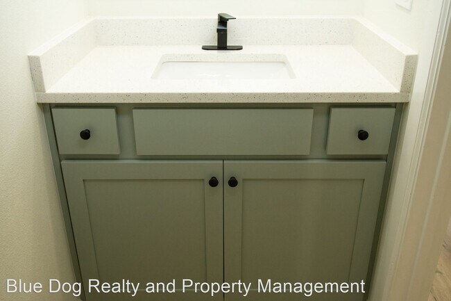 Foto del edificio - 3 br, 2.5 bath House - 148 N Centennial Ave.